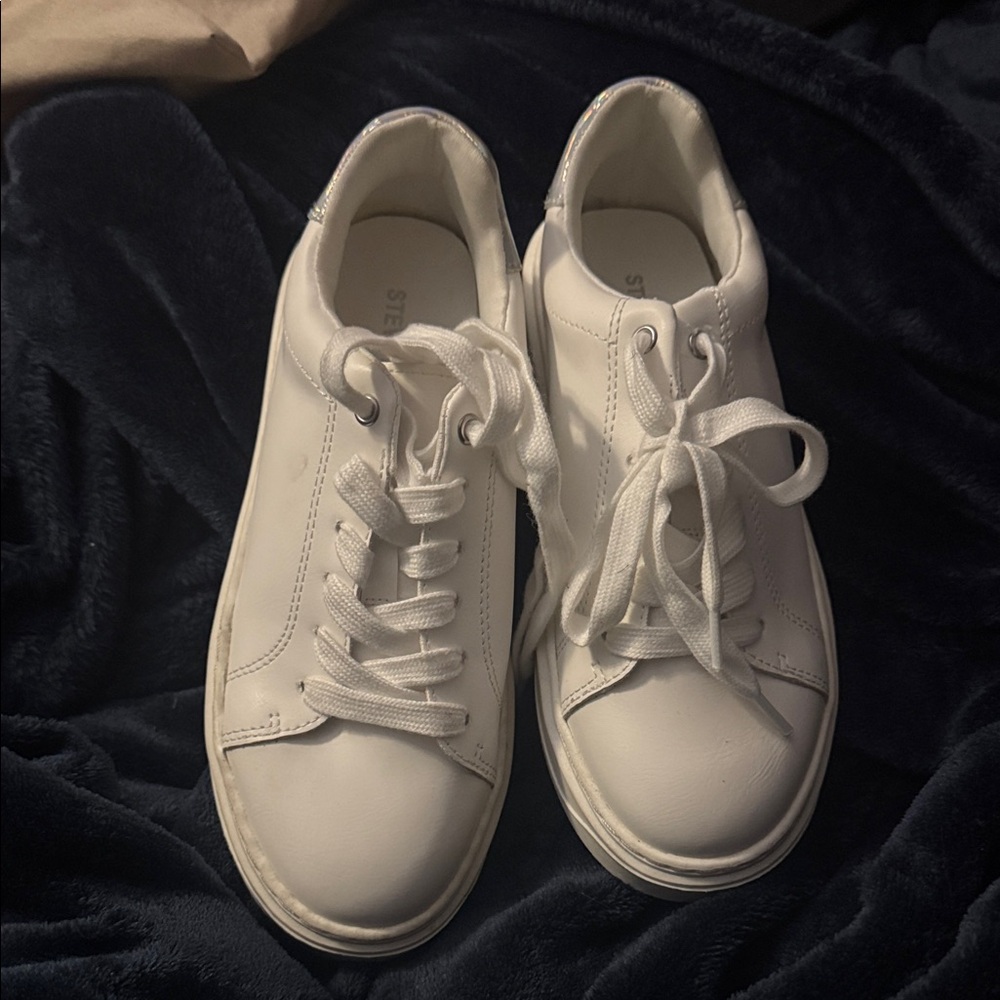 Steve Madden White Girl’s Sneakers